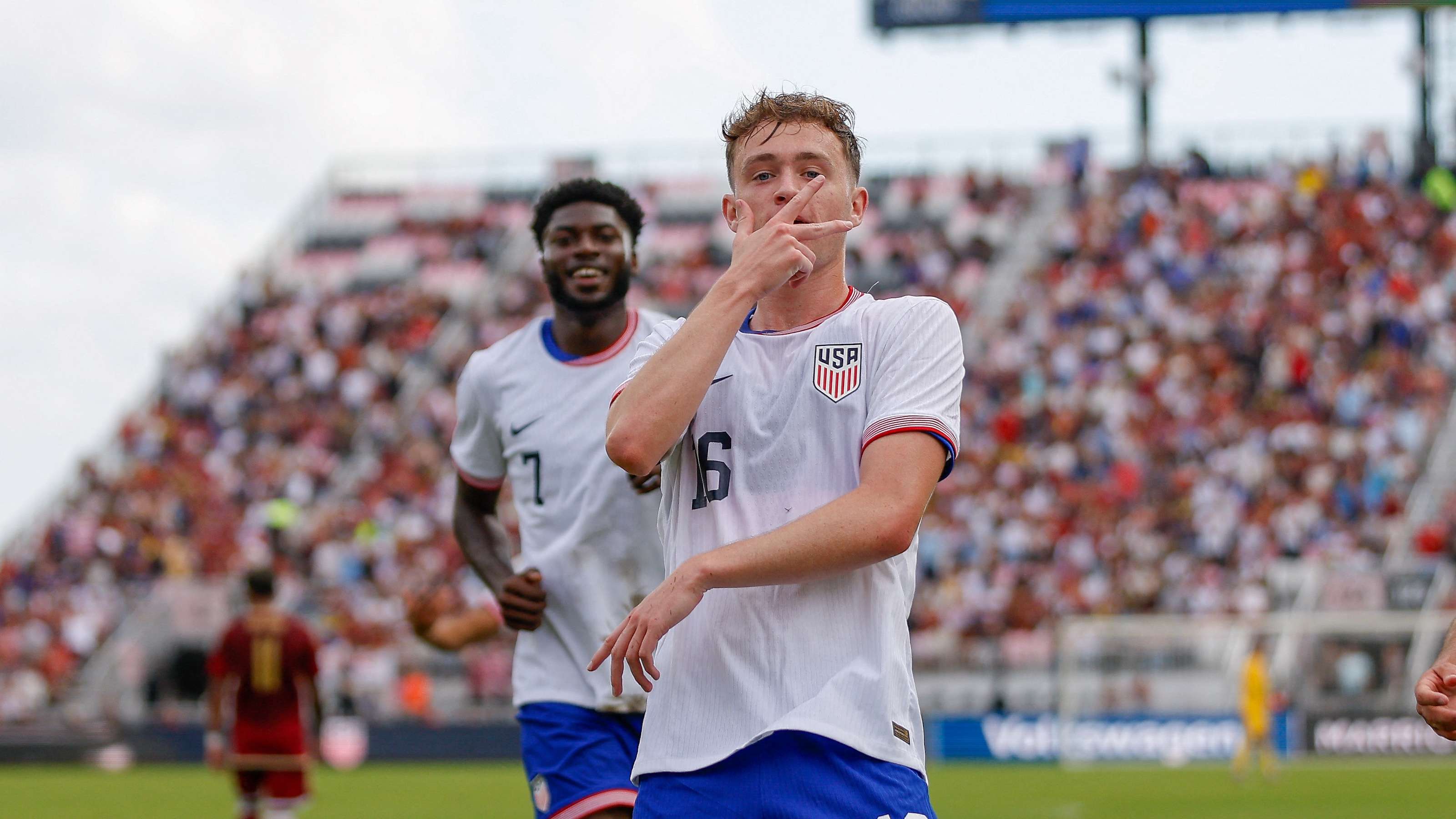 斯洛文尼亚对阵丹麦：历史对决中，斯洛文尼亚或将掀起年轻风暴